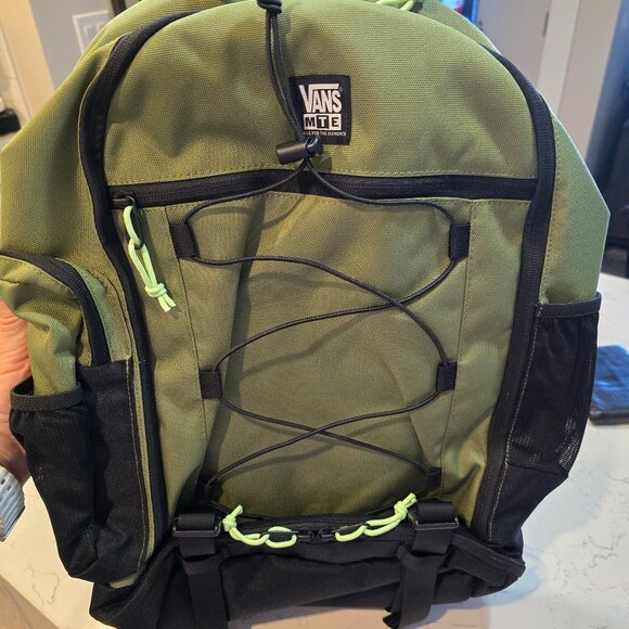 Brand New Vans MTE Breakout Backpack Loden Green SCHOOL HIKING SKATEBOARDING - Picture 1 of 12